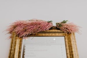 table seating mirror
