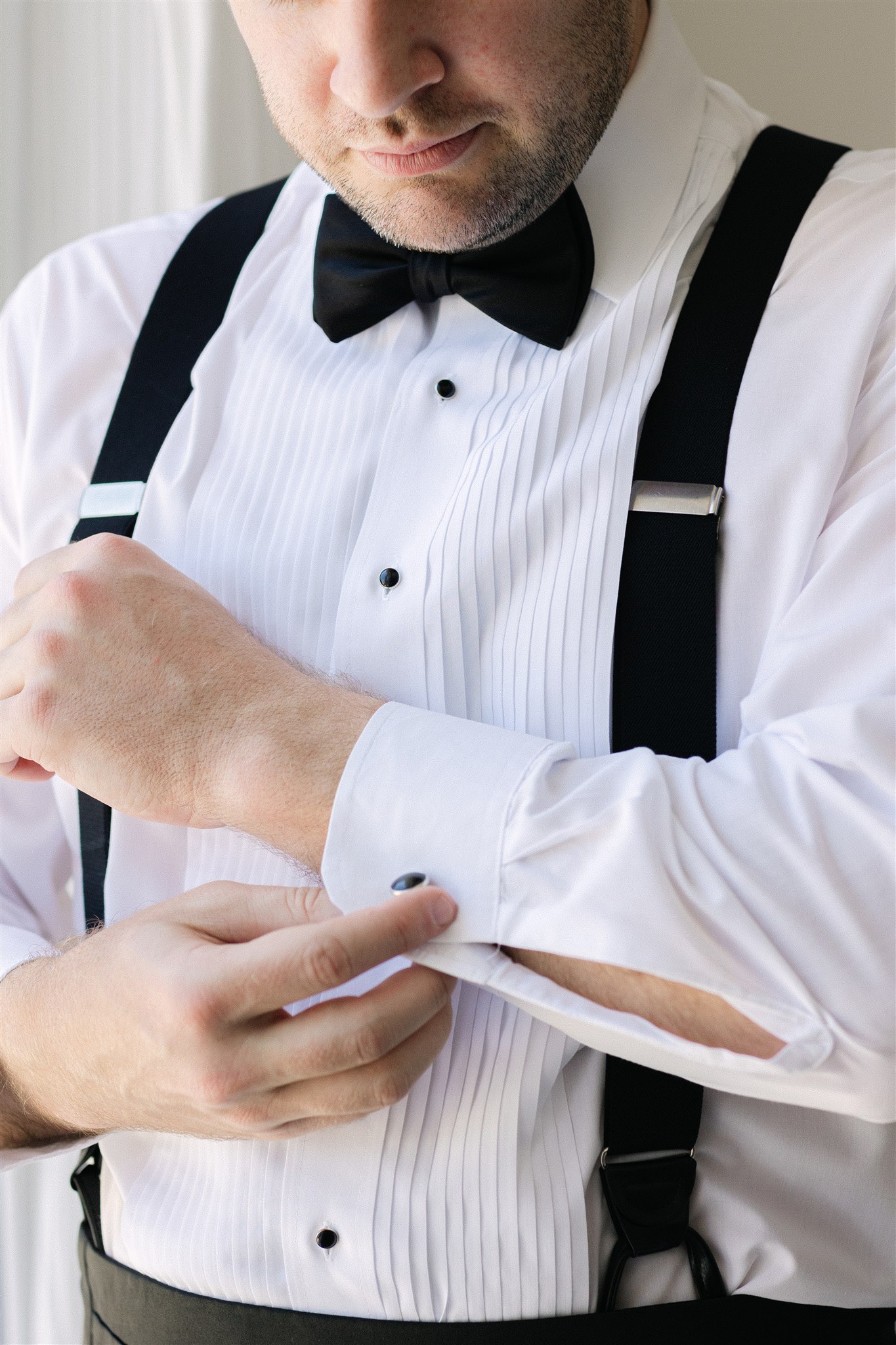 groom getting ready for his wedding day 