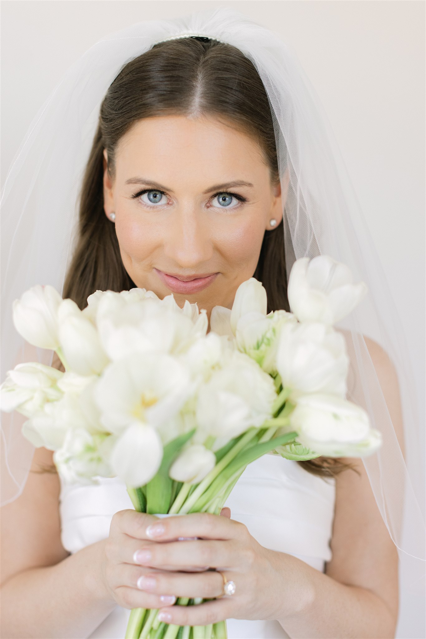 bride holding her bouquet