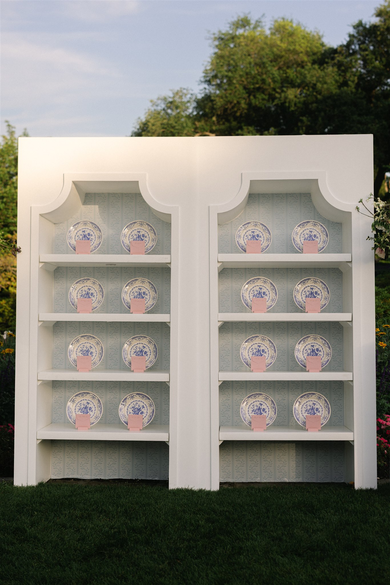 wedding seating chart display using china plates