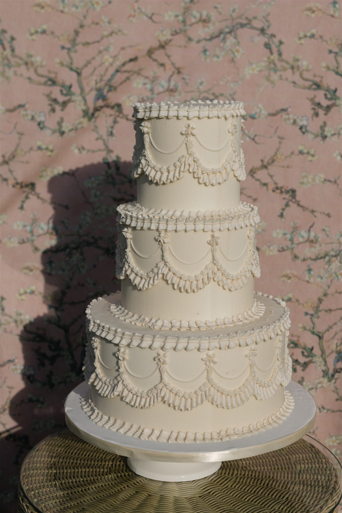 A lambeth style 3 tiered wedding cake for a wedding reception at the Dallas arboretum
