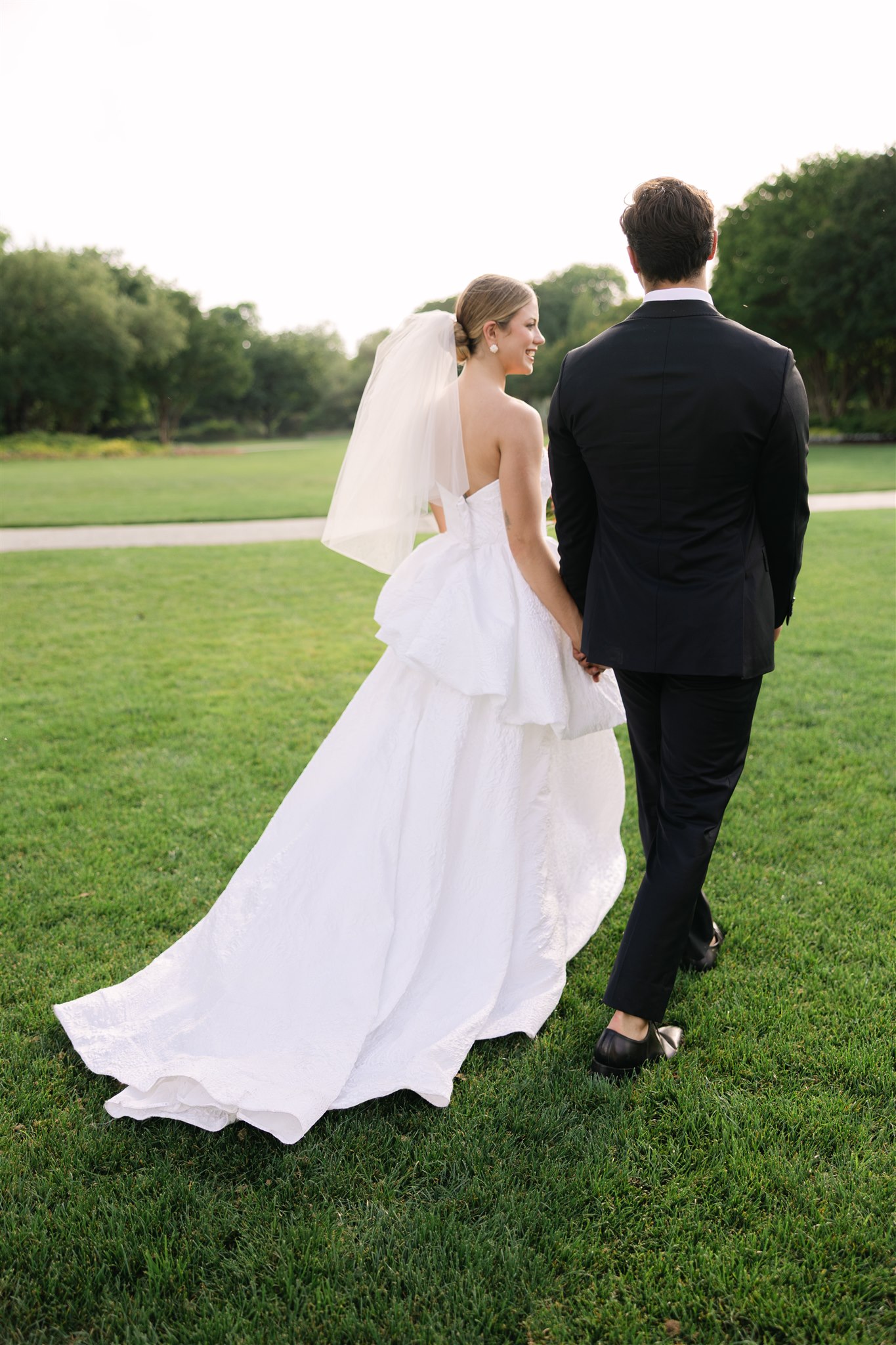 a wedding ceremony at the dallas arboretum