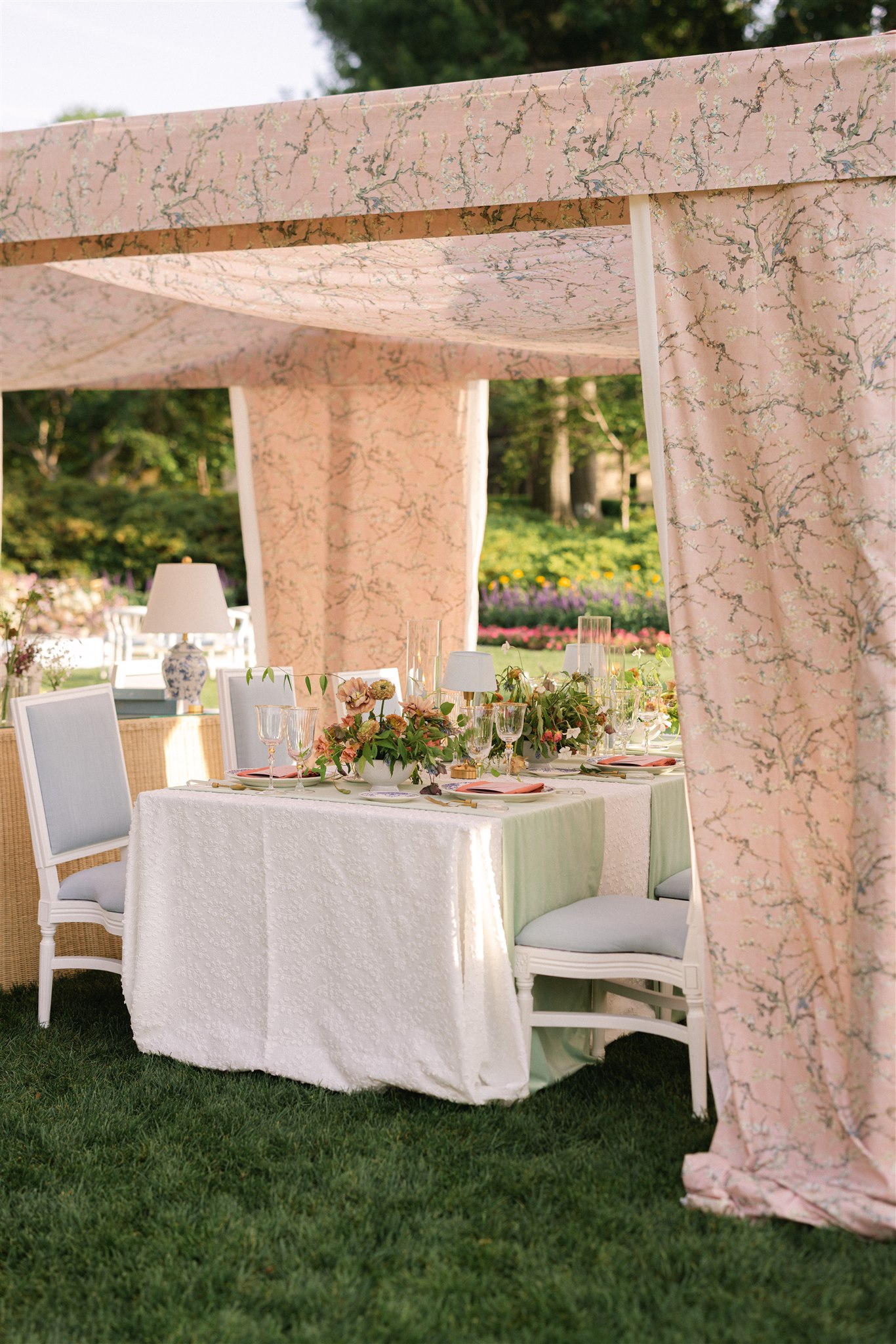 An elegant wedding reception table arrangement for a spring wedding at the dallas arboretum