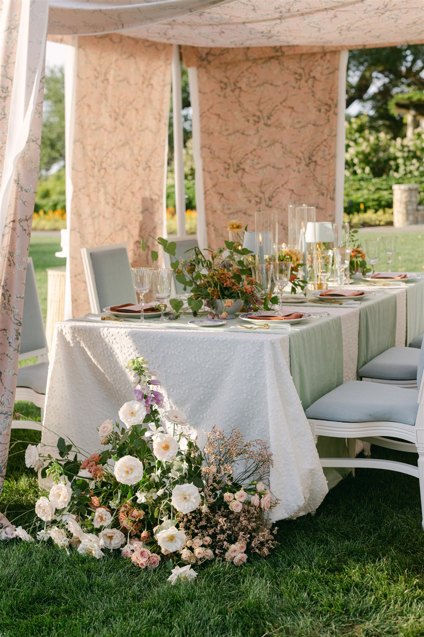 An elegant wedding reception table arrangement for a spring wedding at the dallas arboretum