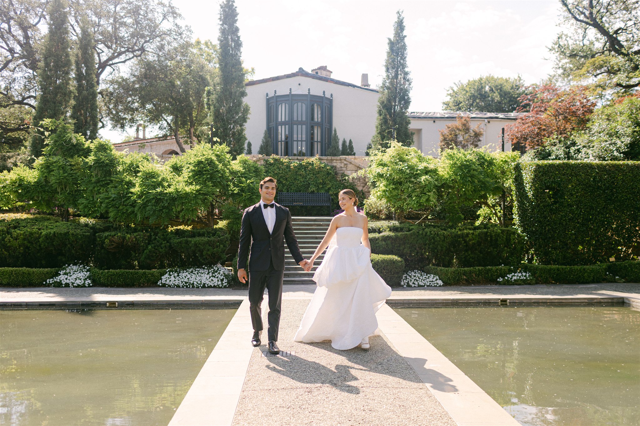 wedding couple portraits in the womens garden at the dallas arboretum