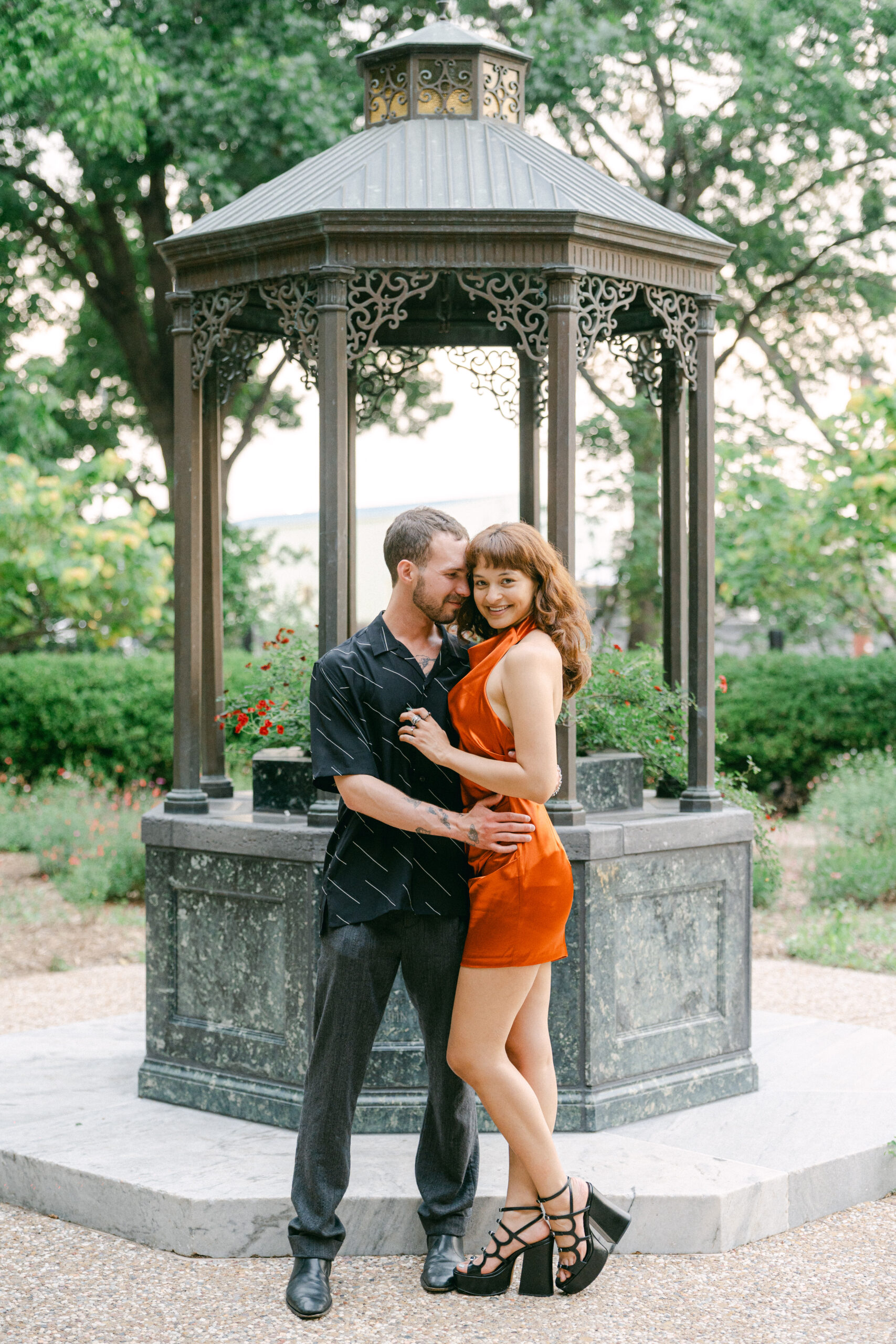 couples photos post dallas proposal at texas discovery gardens