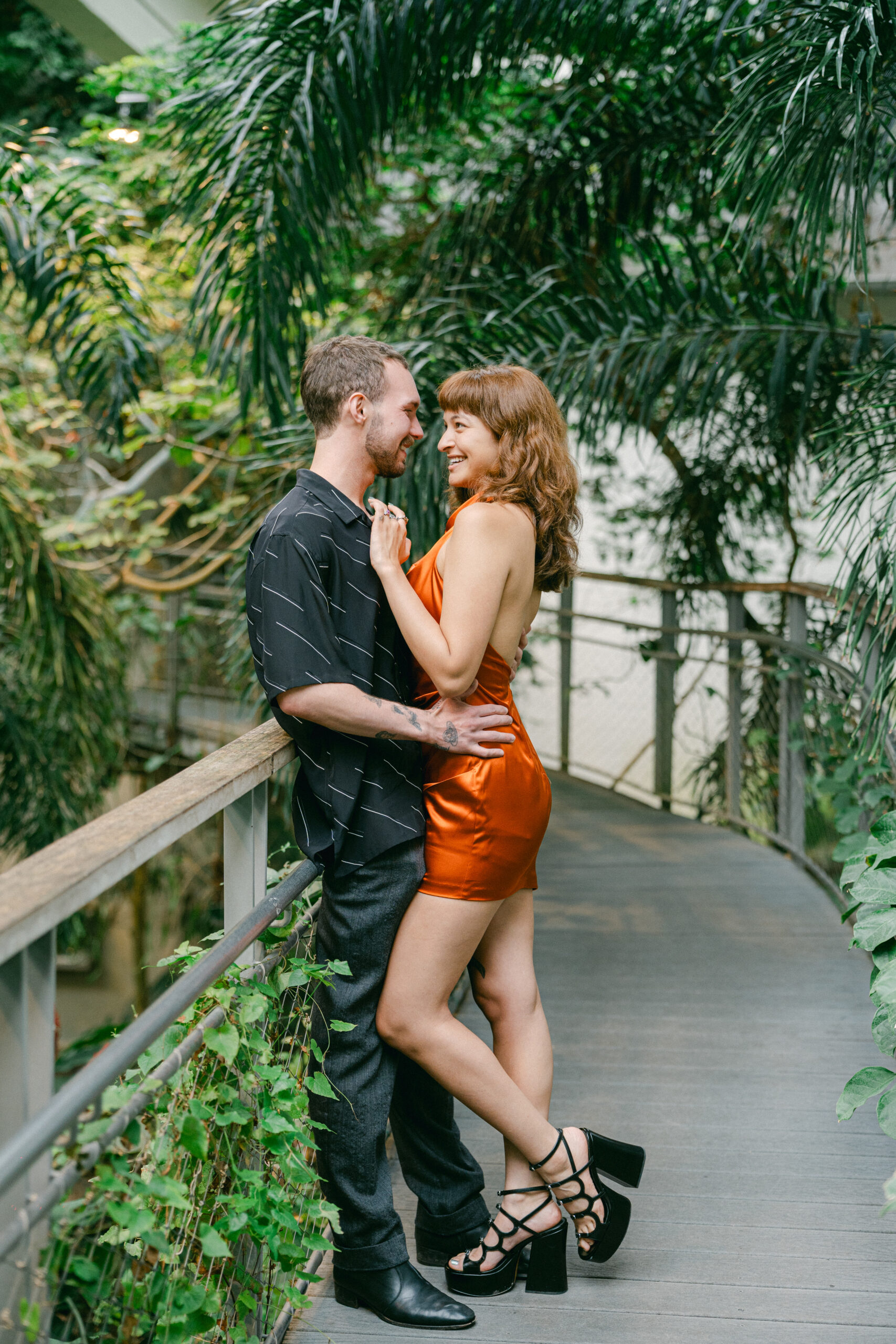 couples photos post dallas proposal at texas discovery gardens