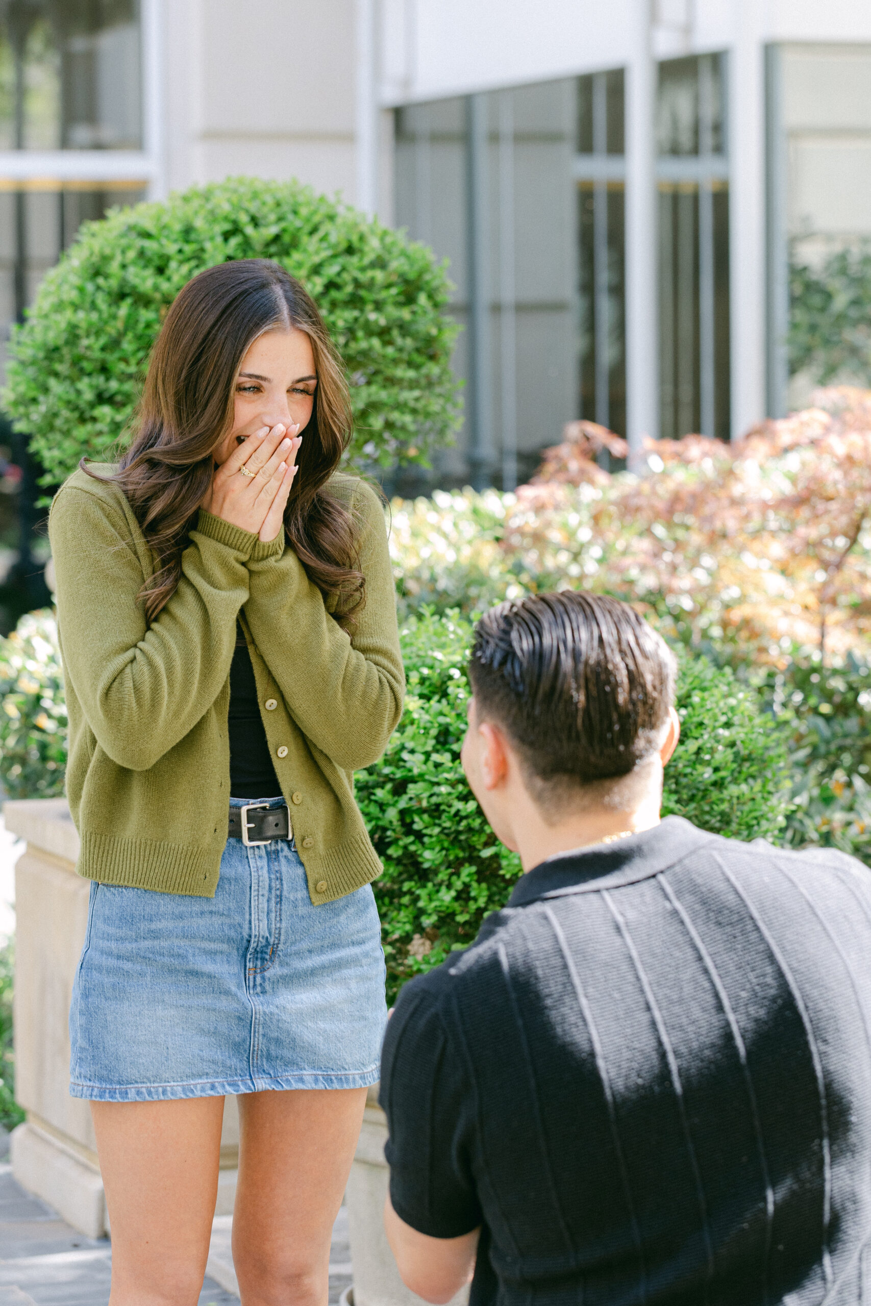 a man proposing to his girlfriend