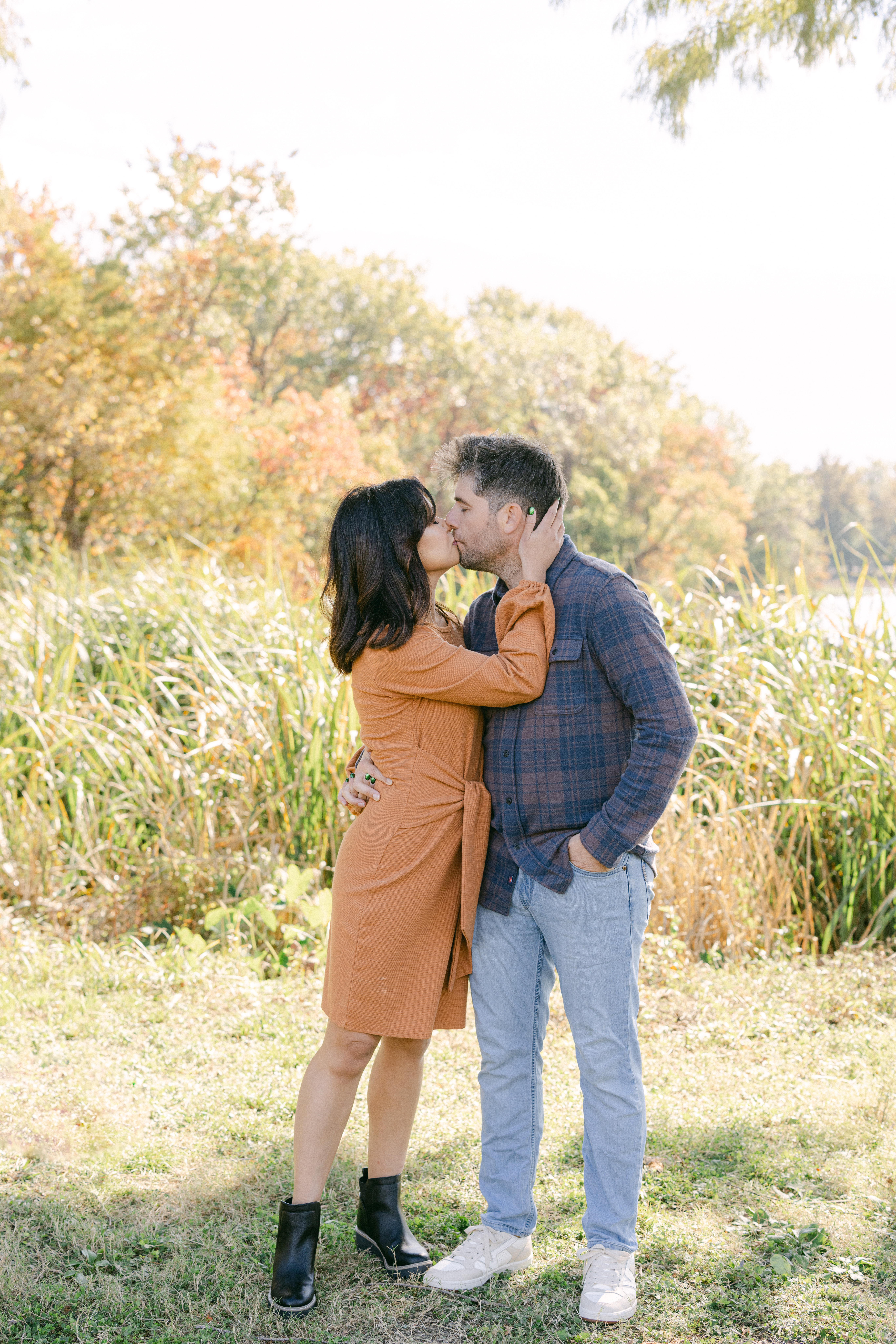 a man and woman embracing at white rock lake for couples photos