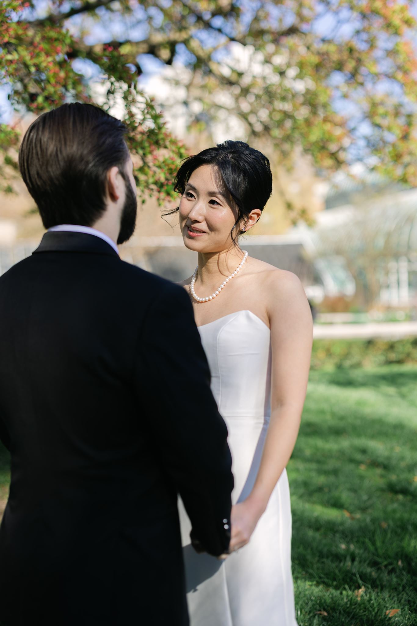 Spring wedding at brooklyn botanic garden in new york