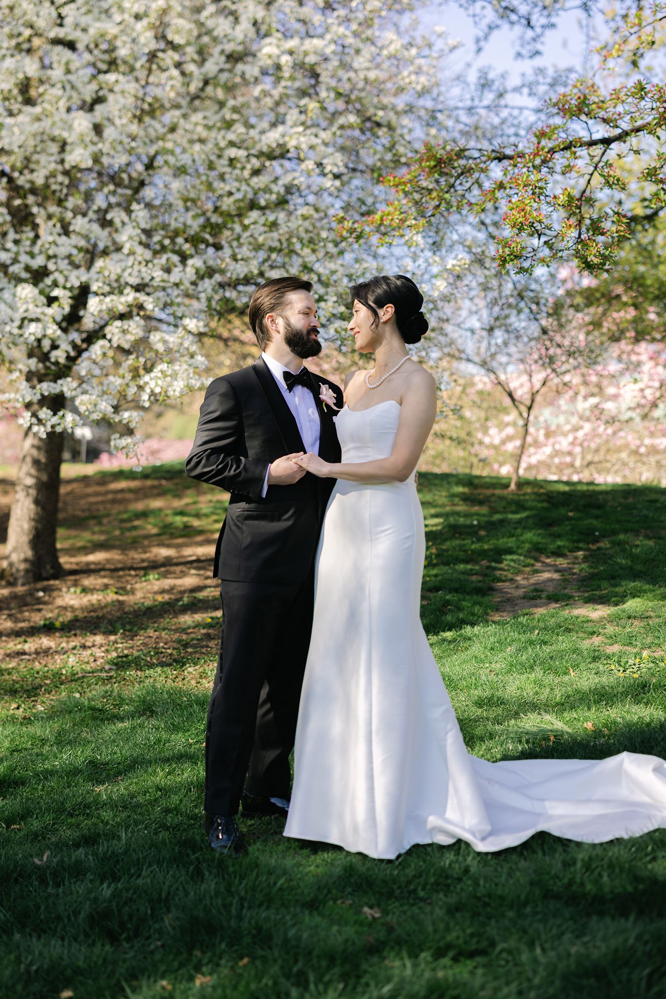 Spring wedding at brooklyn botanic garden in new york