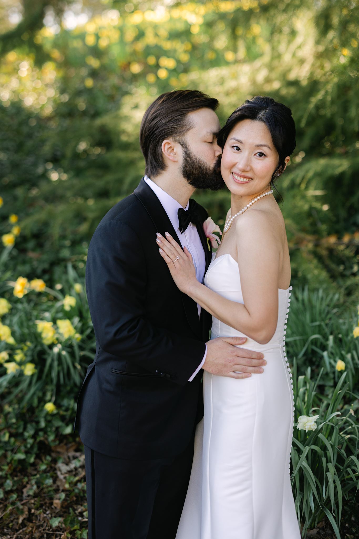 Spring wedding at brooklyn botanic garden in new york