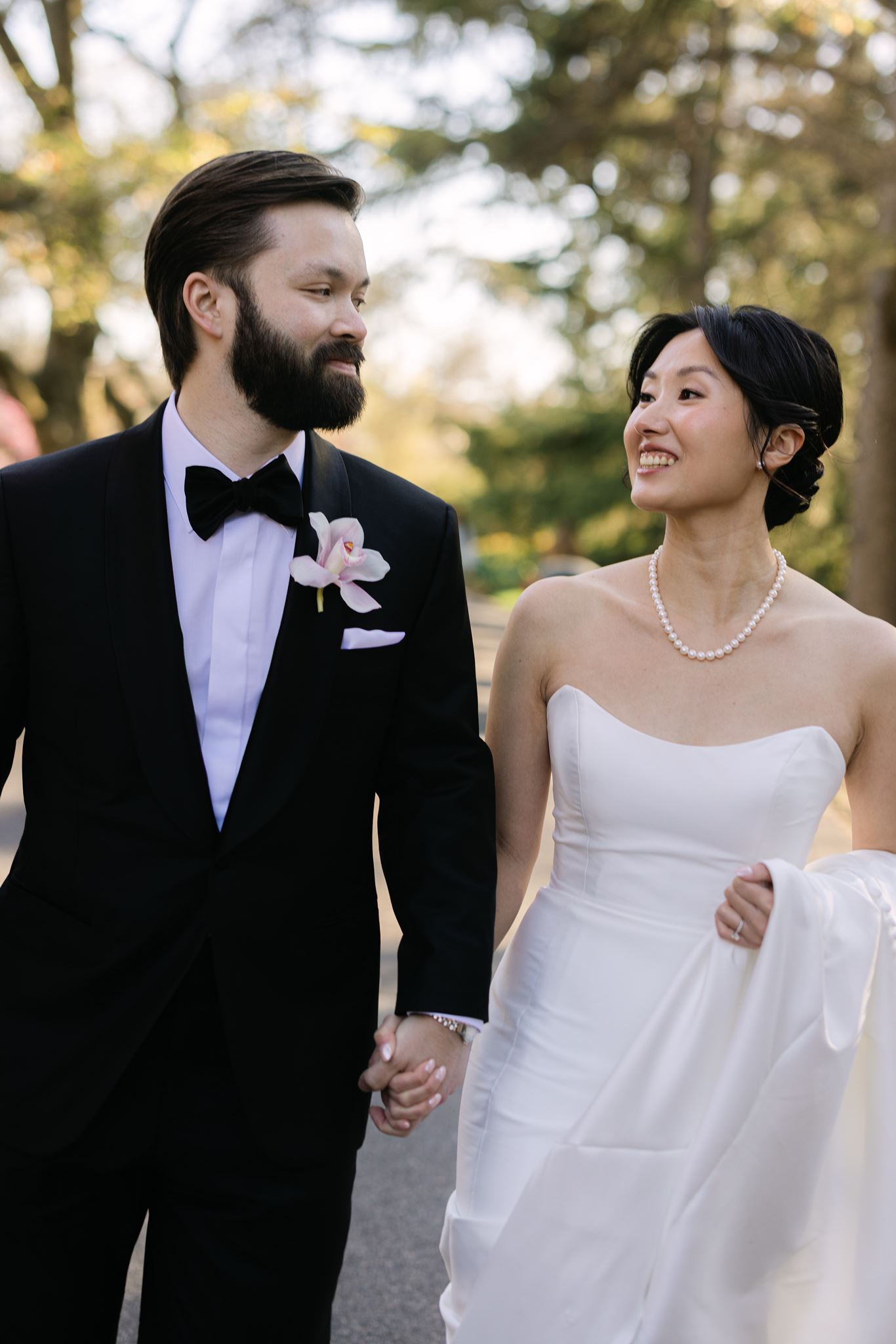 Spring wedding at brooklyn botanic garden in new york