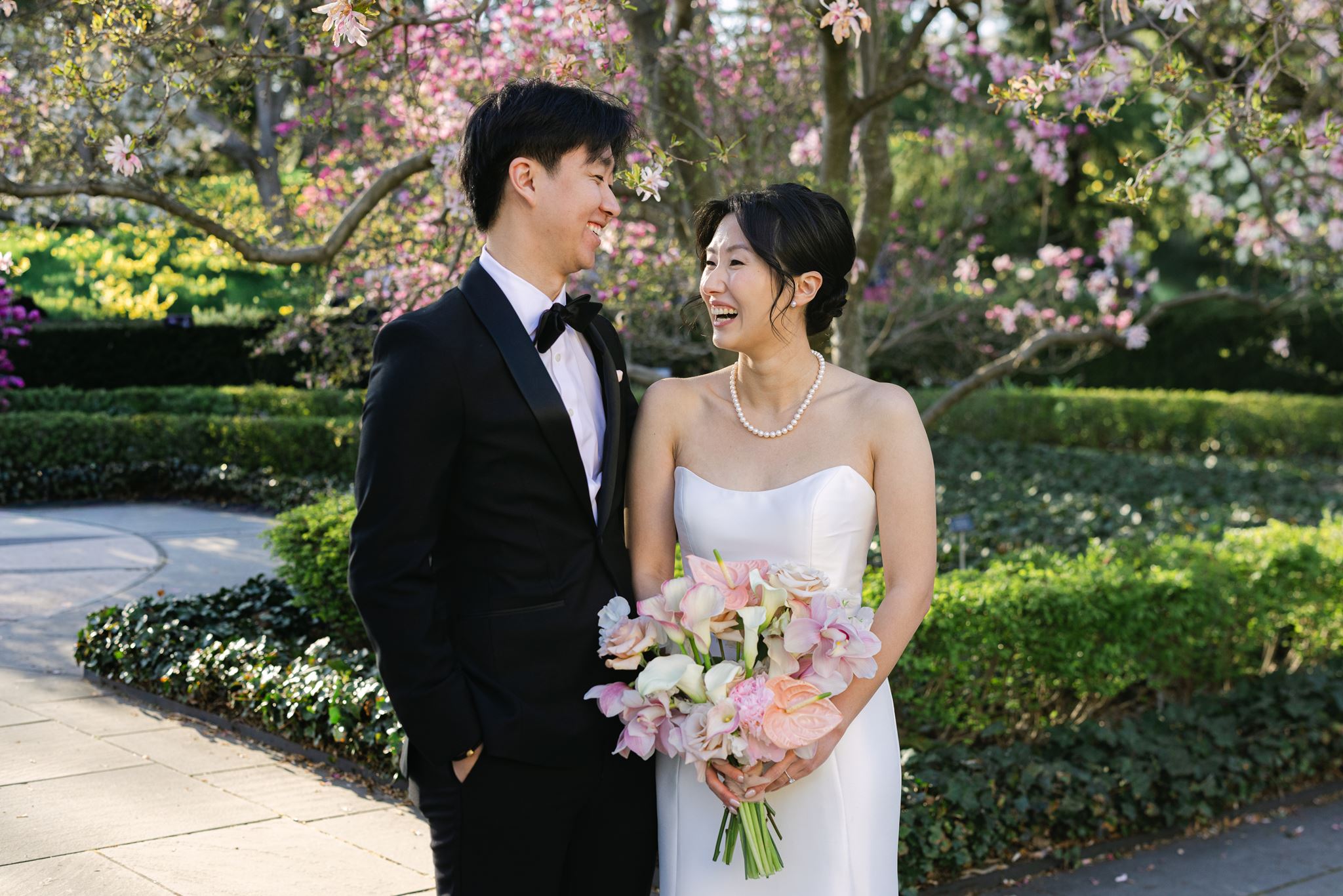 Spring wedding at brooklyn botanic garden in new york
