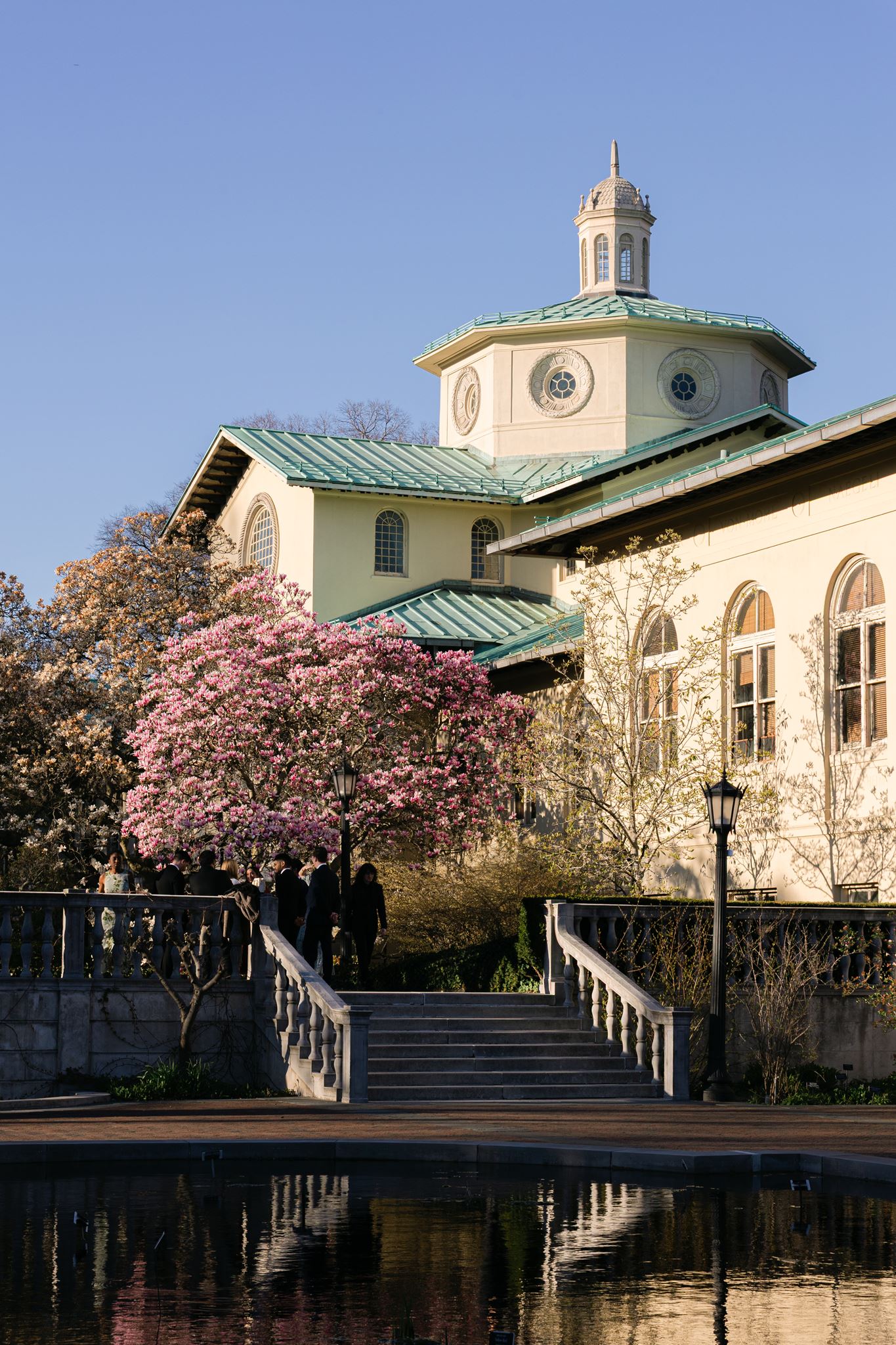 Spring wedding at brooklyn botanic garden in new york