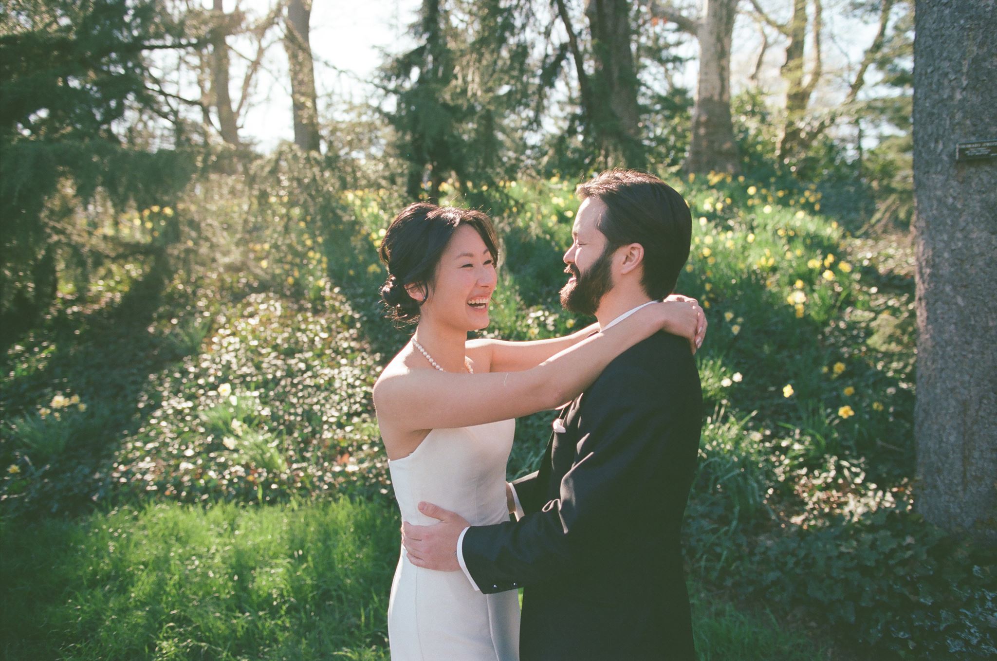 Spring wedding at brooklyn botanic garden in new york