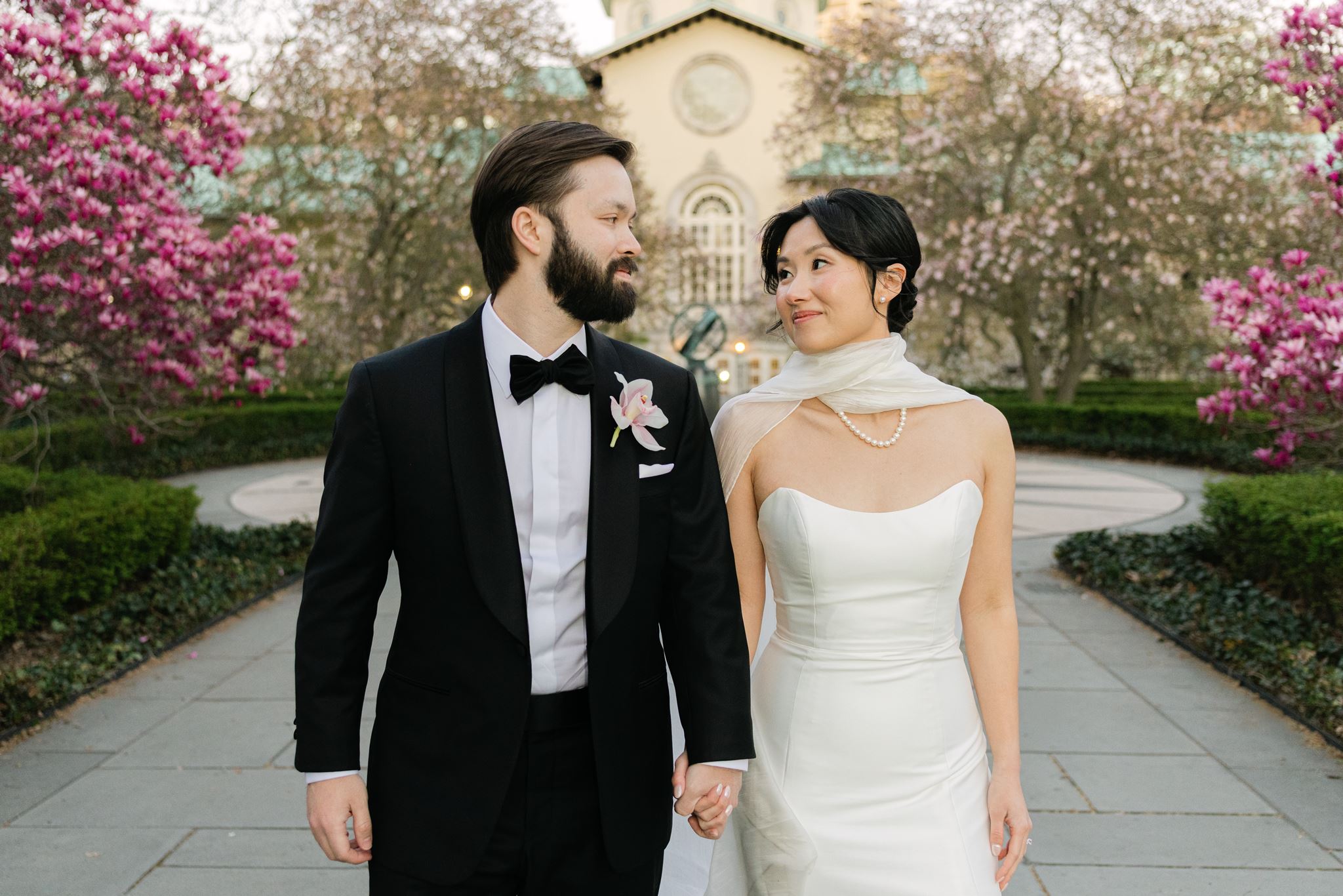 wedding portraits at the brooklyn botanic garden in new york